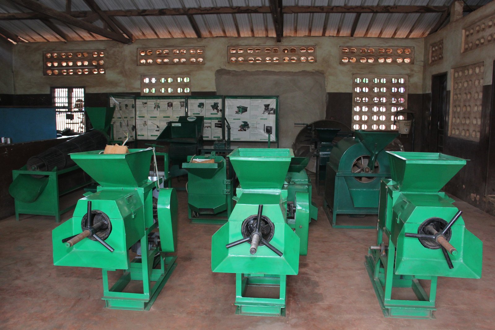 Machines agricoles et innovation Songhaï
